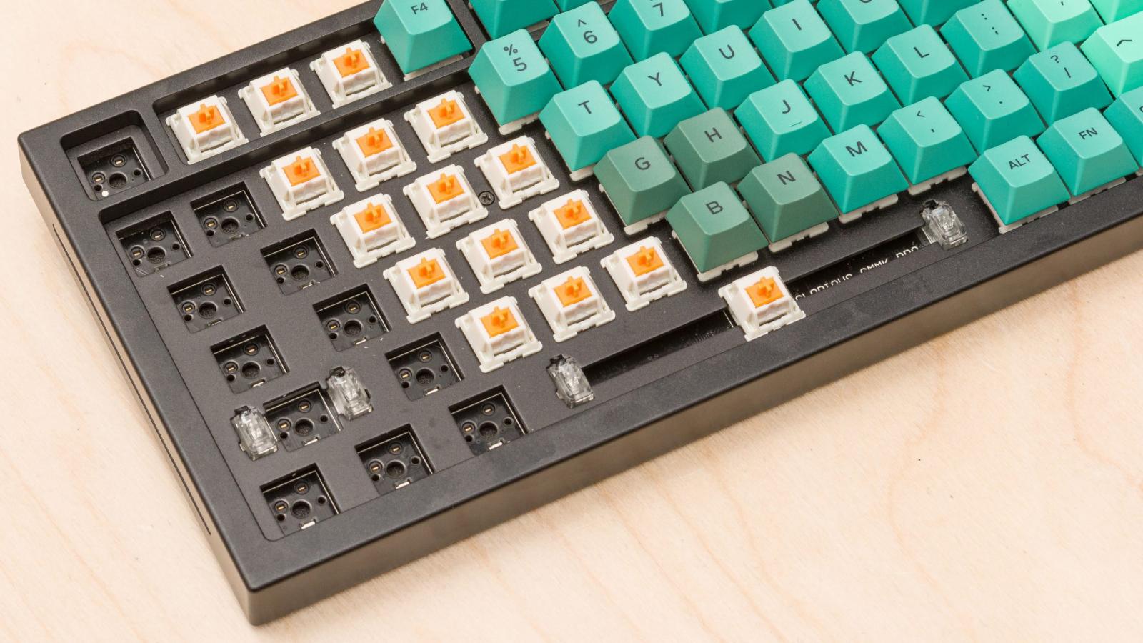 Custom bàn phím là gì? Tại sao nhiều anh em đam mê custom bàn phím cơ?