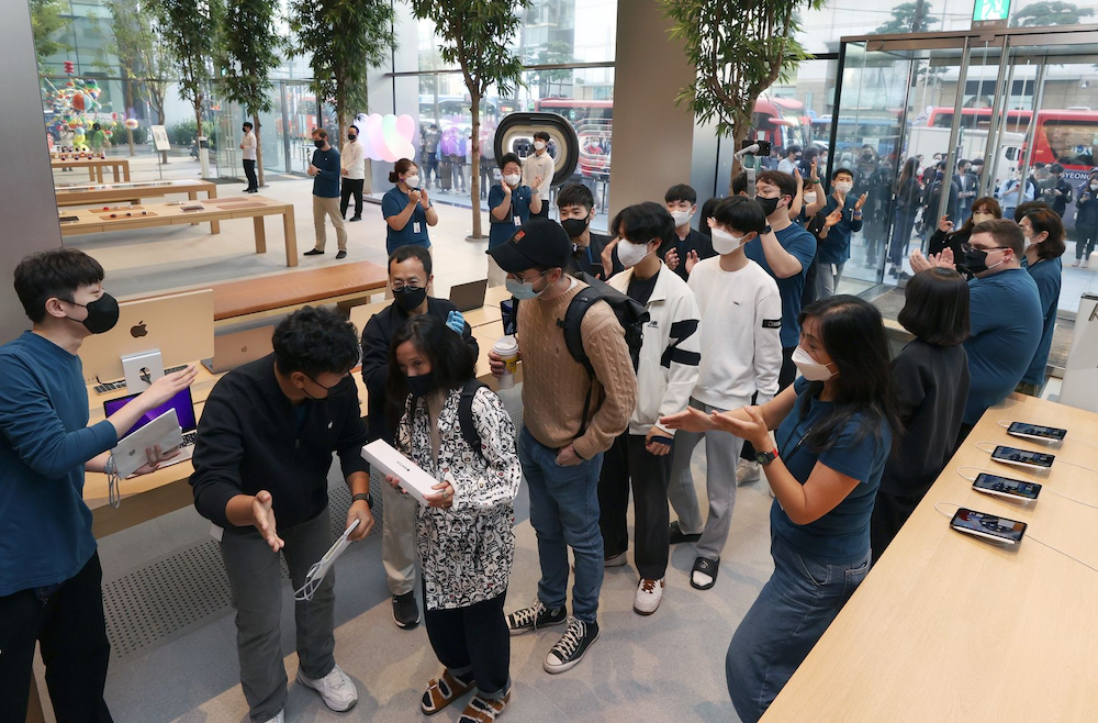 Cả gia đình này đã đánh tráo, qua mặt Apple khi đổi lấy trên 10,000 chiếc iPhone và iPad các loại