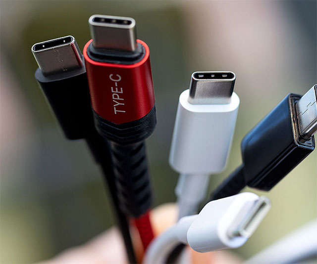 Trước đó vào tháng 9 năm 2021, EU đã công khai kế hoạch muốn biến USB-C trở thành tiêu chuẩn sạc cho mọi smartphone