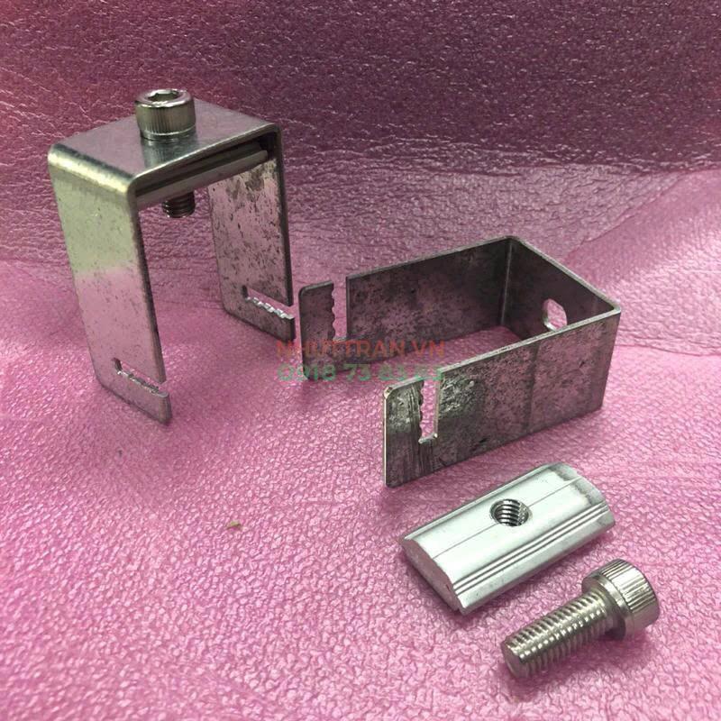 Kẹp U dưới Tấm pin Năng Lượng Mặt Trời U44 loại kẽm