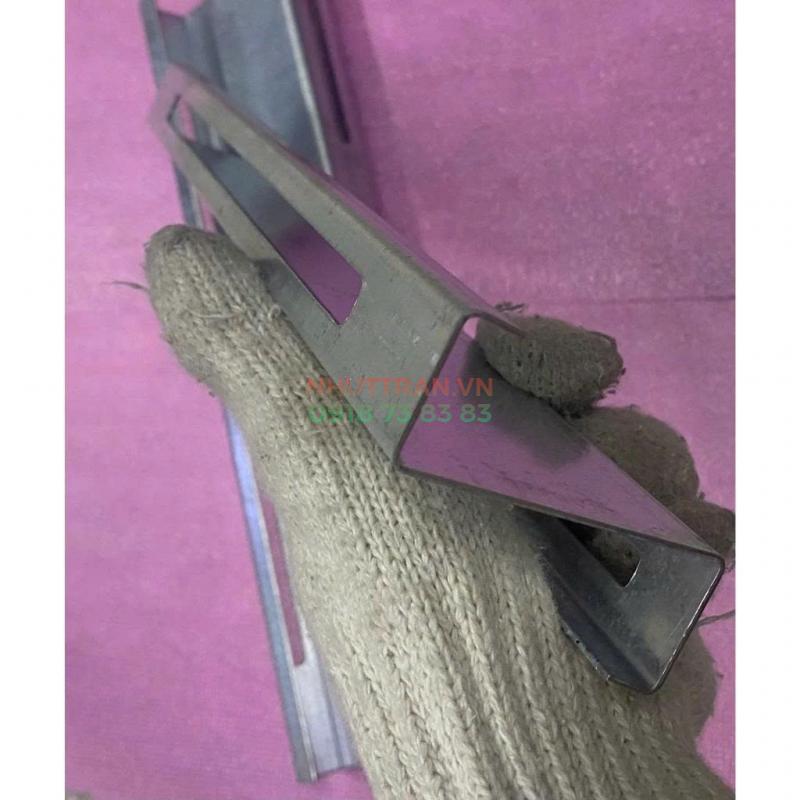 Pát Z 6x30x0.12cm loại KẼM lắp tấm pin năng lượng mặt trời Pát Z 6x30x0.12cm loại KẼM lắp tấm pin năng lượng mặt trời